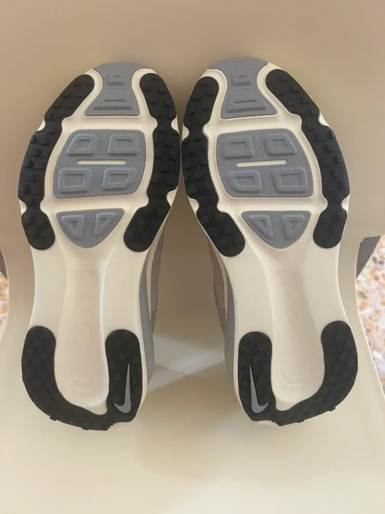 Nike Vomero 18 bike d'occasion — image 4 sur 4