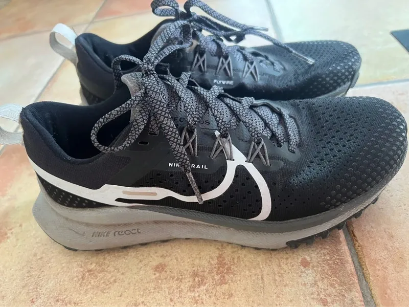 Used Pegasus Trail 4 Running Shoes