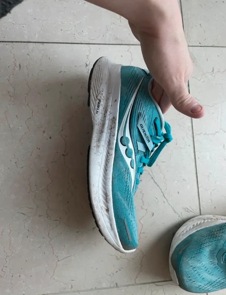 Saucony Running Shoes bike usato — immagine 4 di 8