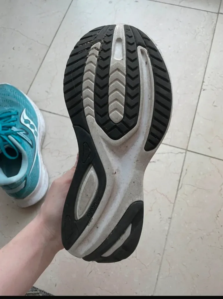 Saucony Running Shoes bike usato — immagine 6 di 8