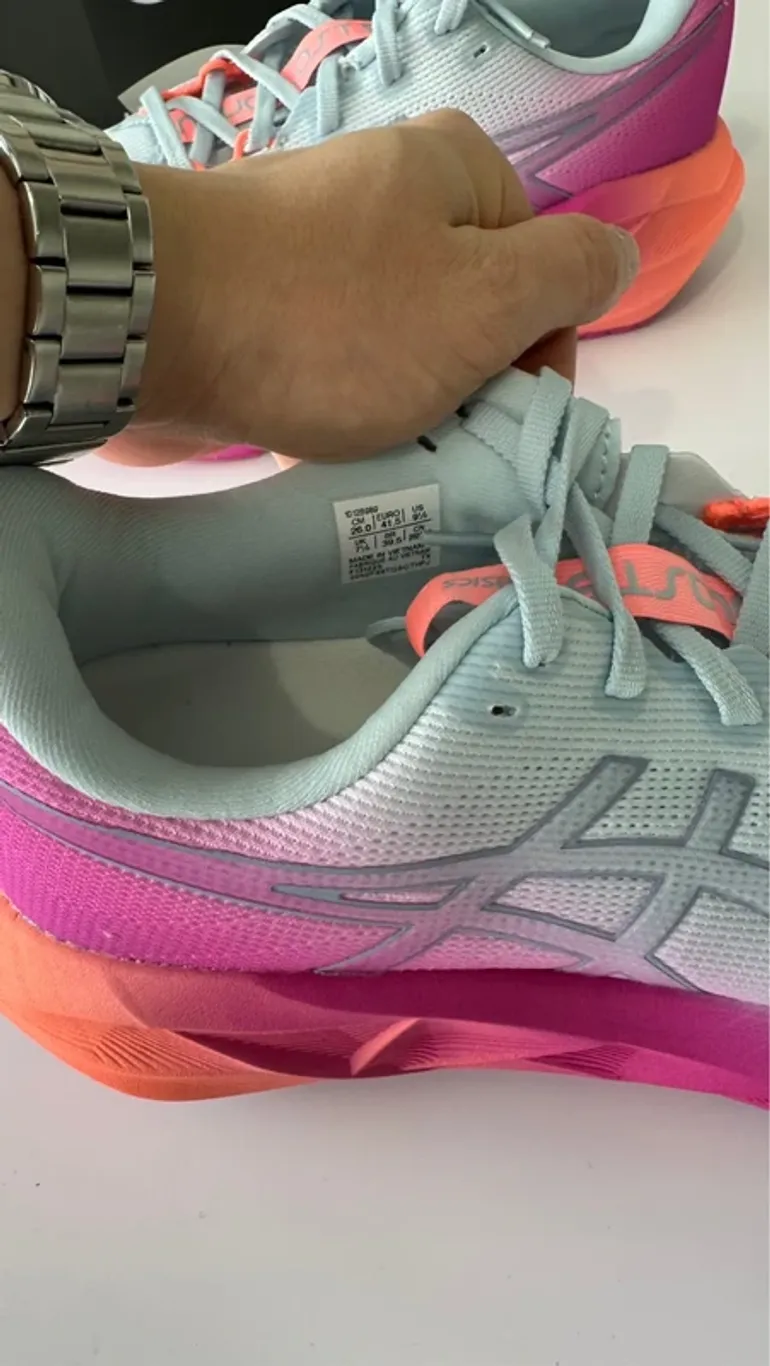 Used Asics Novablast 5 bike — image 2 of 4