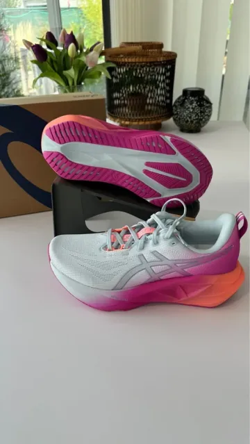 Used Asics Novablast 5 bike — image 3 of 4