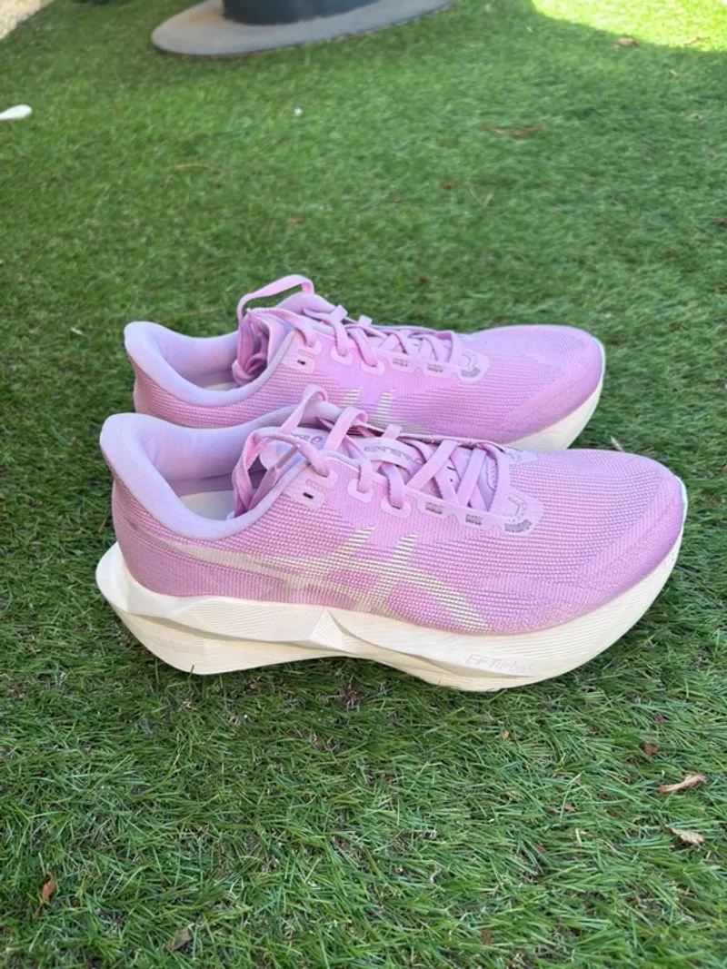 Gebrauchtes Asics Novablast 6 Running Shoes