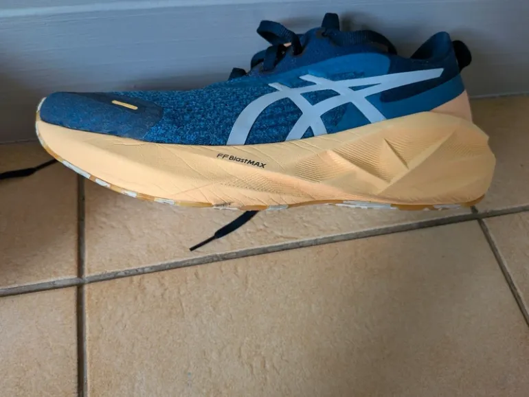 Brugt Asics Novablast 5 bike — billede 8 af 13