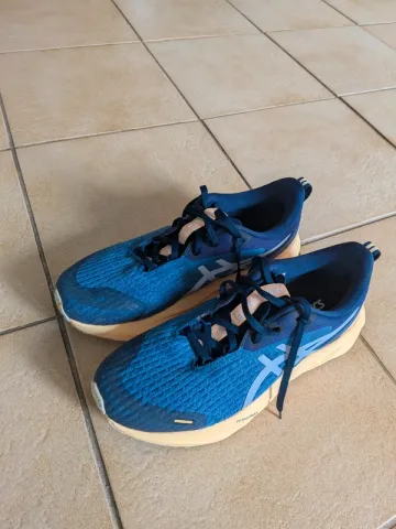 Brugt Asics Novablast 5 bike — billede 4 af 13