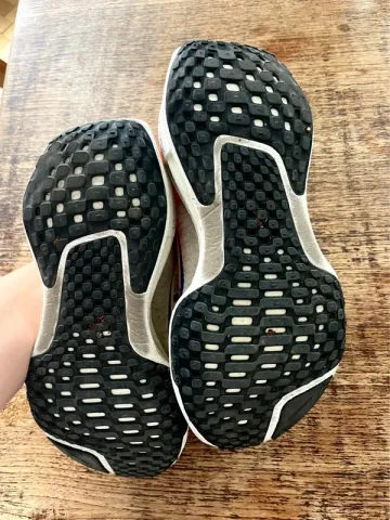 Used Nike ZoomX Invincible 3 bike — image 4 of 5