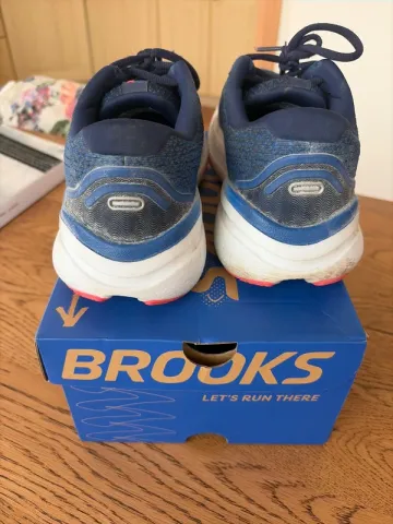 Used Brooks Ghost 2 Max bike — image 3 of 5