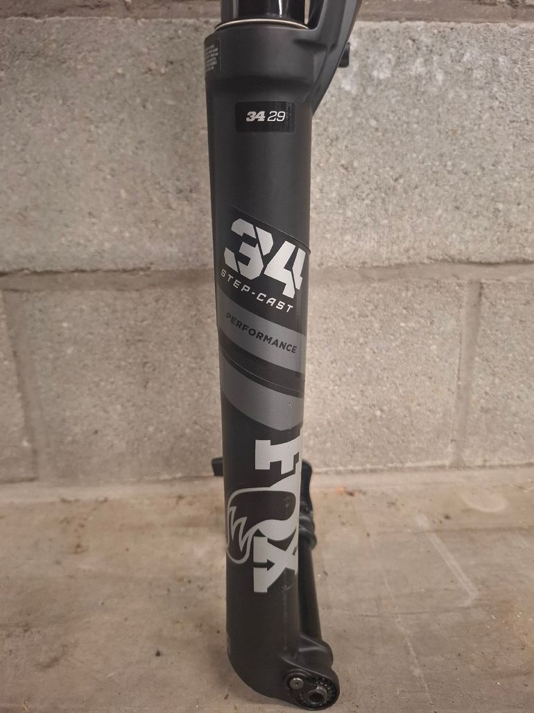 Used Fox 34 Step-Cast Performance Elite Fork 2025 bike — image 4 of 9