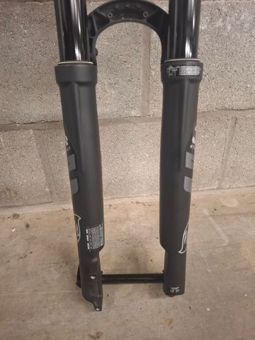 Used Fox 34 Step-Cast Performance Elite Fork 2025 bike — image 5 of 9