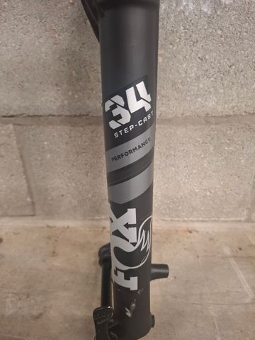 Used Fox 34 Step-Cast Performance Elite Fork 2025 bike — image 3 of 9