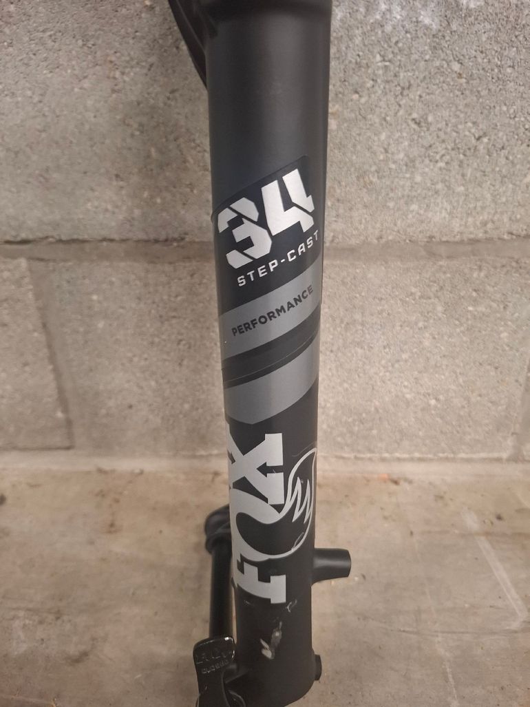 Used Fox 34 Step-Cast Performance Elite Fork 2025 bike — image 3 of 9