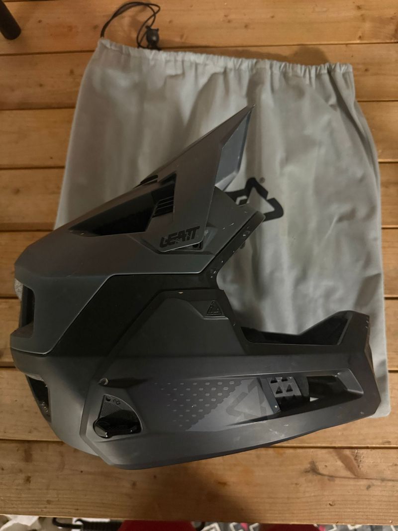 Brugt LEATT Enduro 4.0 Helmet 2024 Cycling Accessories