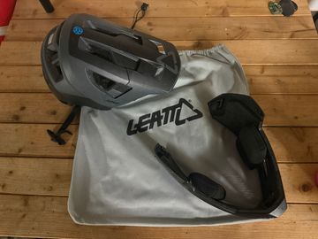 LEATT Enduro 4.0 Helmet 2024 bike usato — immagine 4 di 7