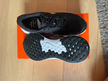 Used Nike Revolution 7 bike — image 4 of 5
