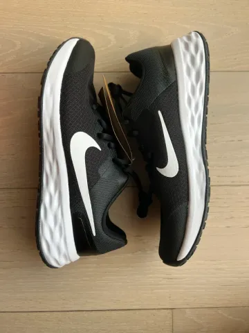 Použité Nike Revolution 6 bike — obrázek 1 z 6