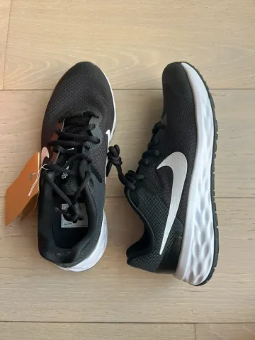 Použité Nike Revolution 6 bike — obrázek 4 z 6