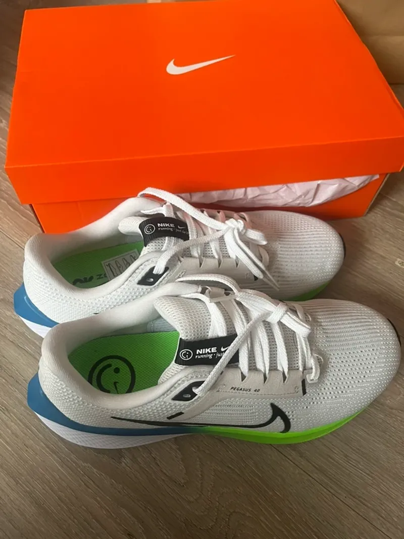 Used Lightweight Pegasus 40 Running Shoes