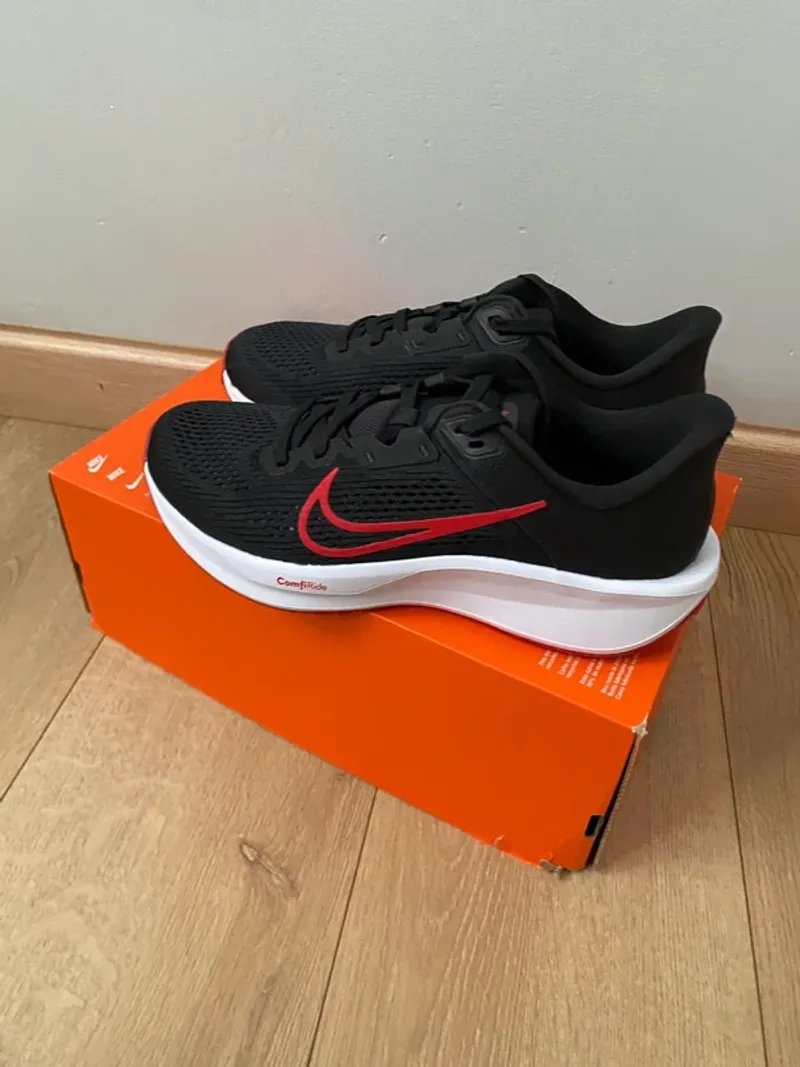 Použité Nike Quest 6 Running Shoes