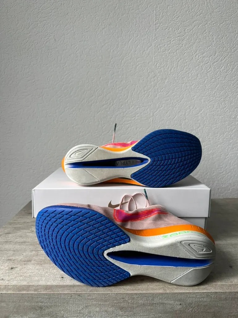 Used Adidas ZoomX Vaporfly NEXT% 4 bike — image 3 of 8