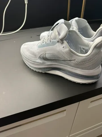 Used Pegasus Nike Premium bike — image 4 of 4