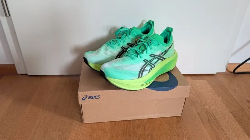Asics Megablast Running Shoes usato