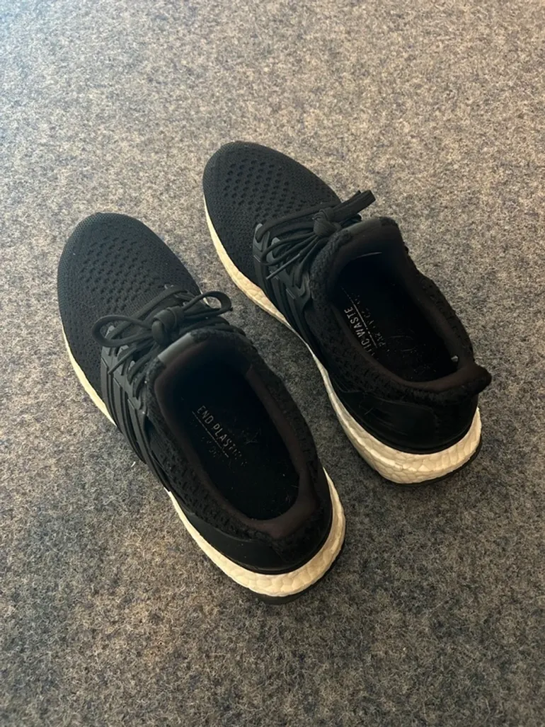 Adidas Ultra Boost bike usato — immagine 3 di 3