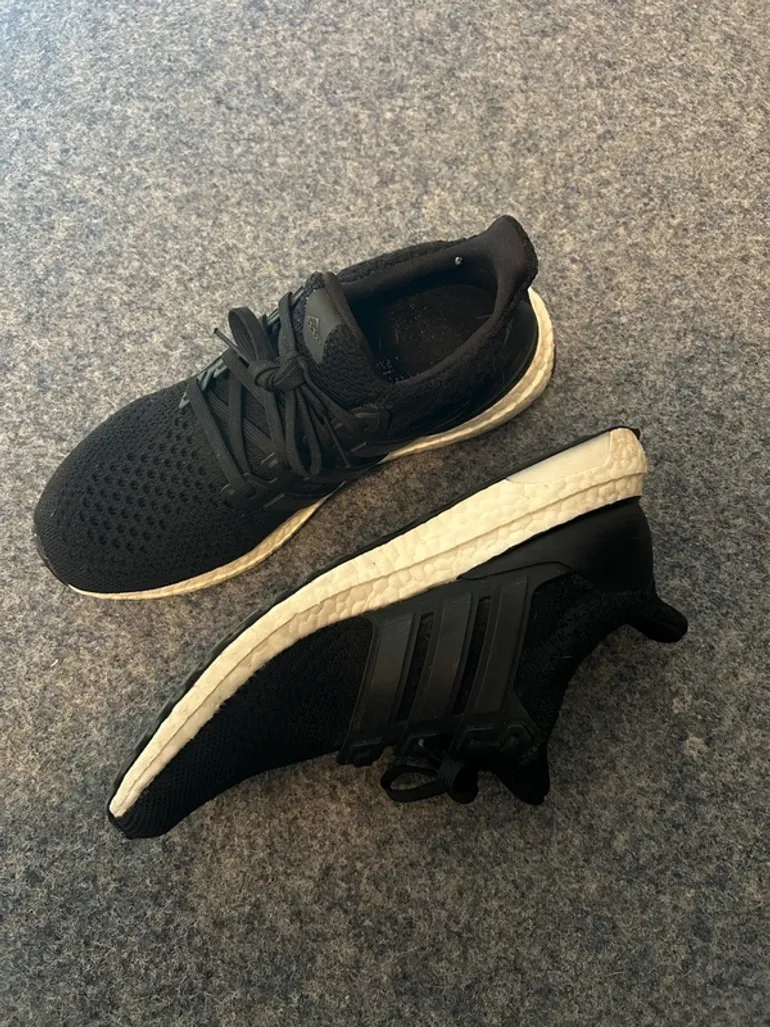 Adidas Ultra Boost bike usato — immagine 2 di 3