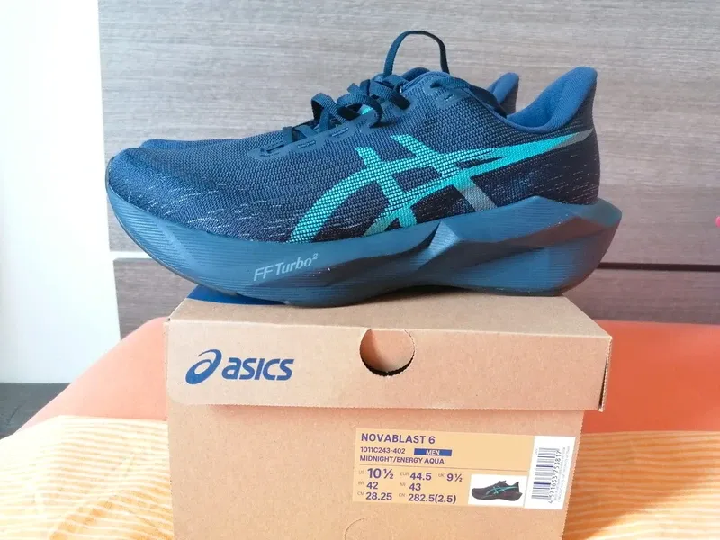 Gebrauchtes Asics Novablast 6 Running Shoes