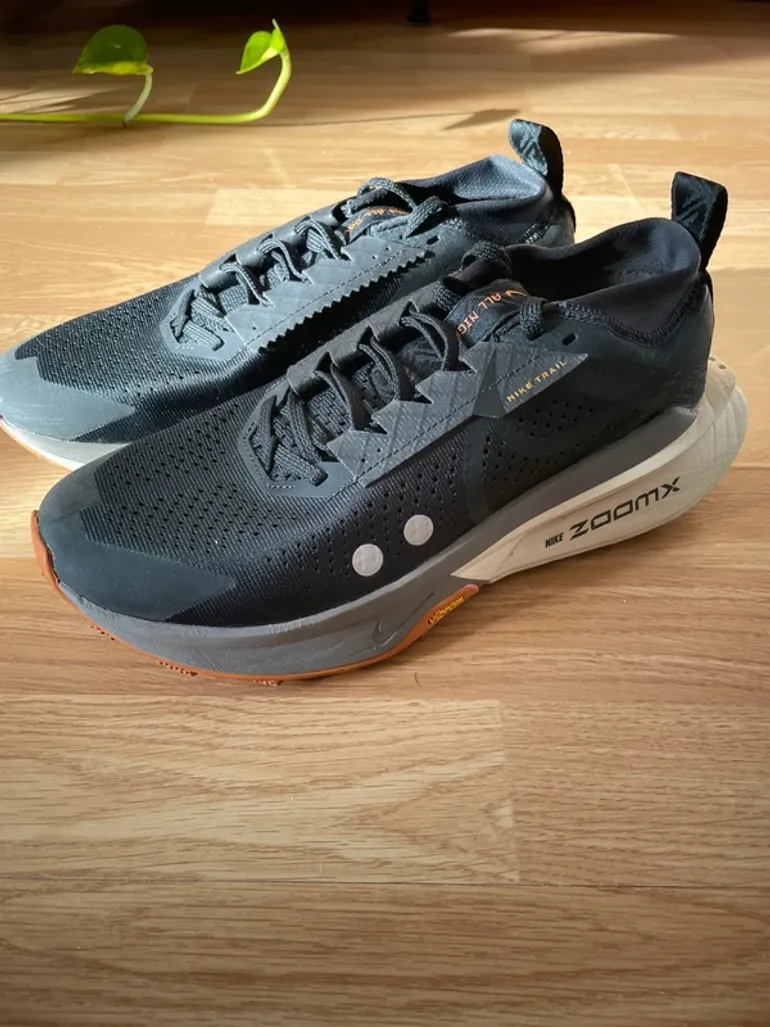 Used Nike ZoomX Zegama Trail 2 bike — image 2 of 9