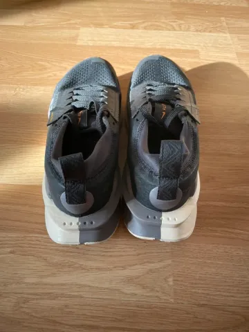 Used Nike ZoomX Zegama Trail 2 bike — image 4 of 9