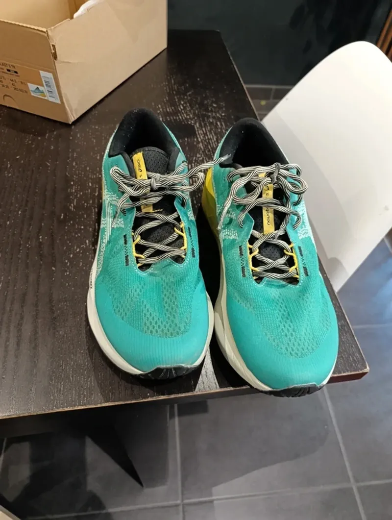 Asics Novablast 5 TR Running Shoes usato