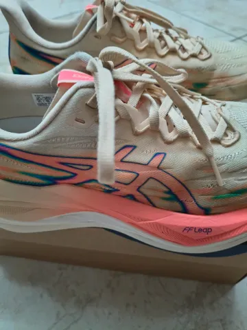 Tweedehands Asics Superblast 3 bike — afbeelding 2 van 6