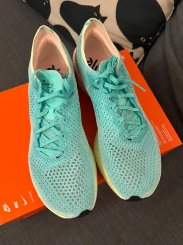 Used 100% ZoomX Vaporfly Next% 3 bike — image 7 of 8