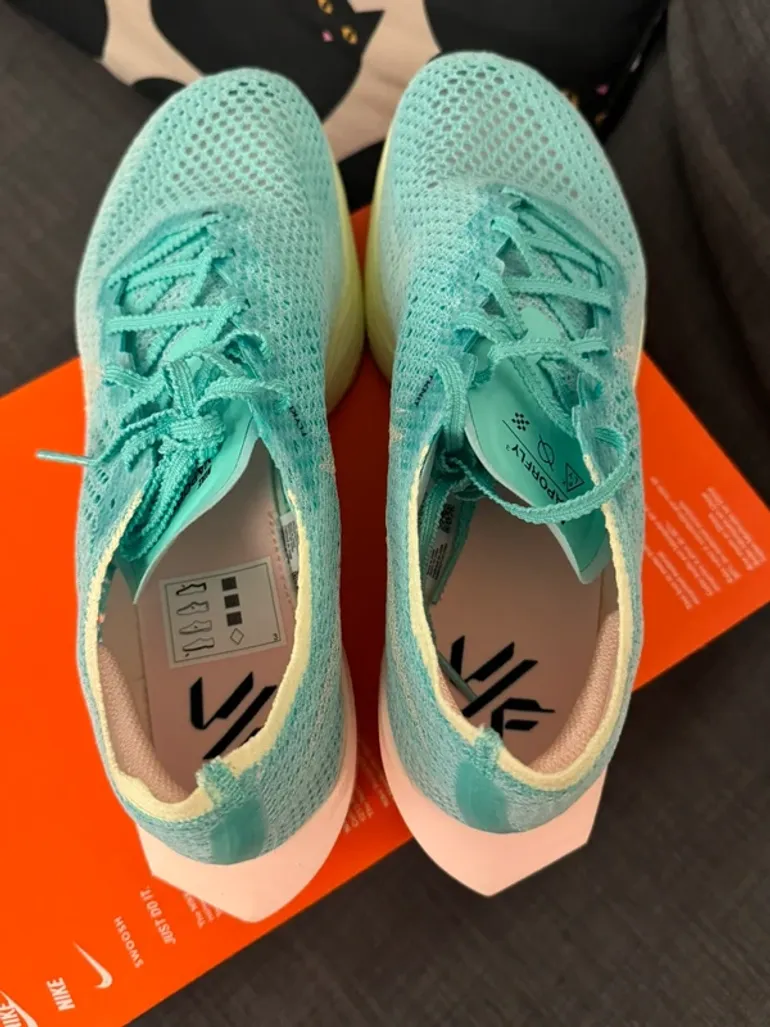 Used 100% ZoomX Vaporfly Next% 3 bike — image 5 of 8