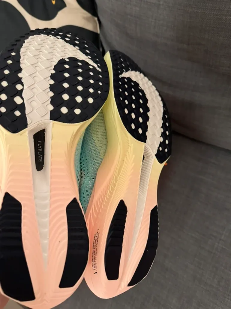 Used 100% ZoomX Vaporfly Next% 3 bike — image 4 of 8