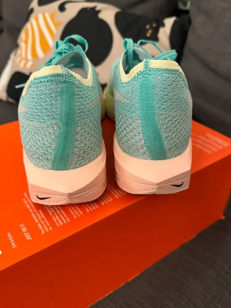 Used 100% ZoomX Vaporfly Next% 3 bike — image 6 of 8