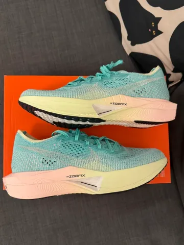 Used 100% ZoomX Vaporfly Next% 3 bike — image 1 of 8