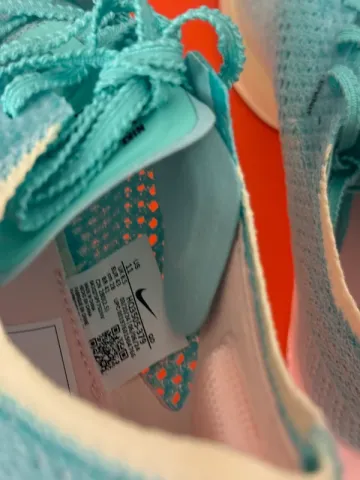 Used 100% ZoomX Vaporfly Next% 3 bike — image 8 of 8