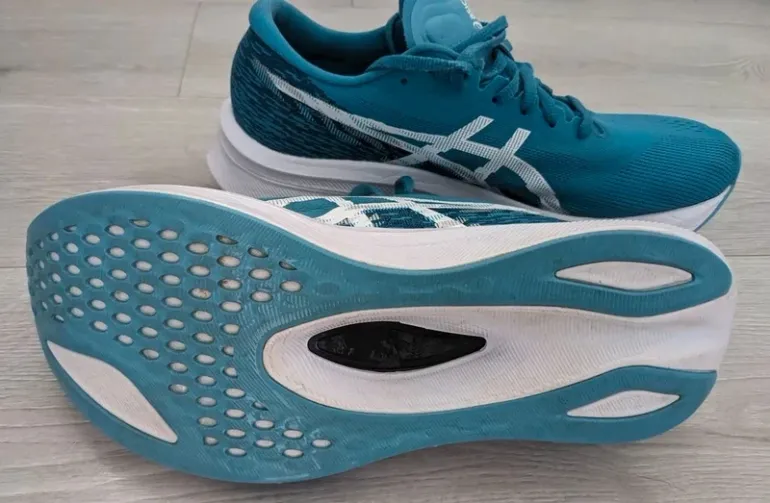 Asics Magic Speed 4 bike d'occasion — image 2 sur 3