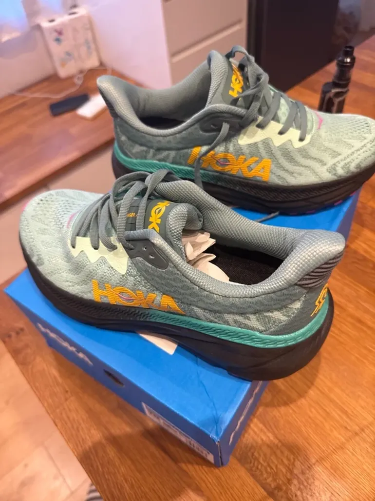 Hoka Running Shoes bike usato — immagine 3 di 4