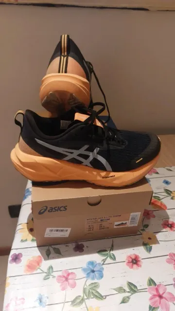 Brugt Asics Novablast 5 bike — billede 1 af 6