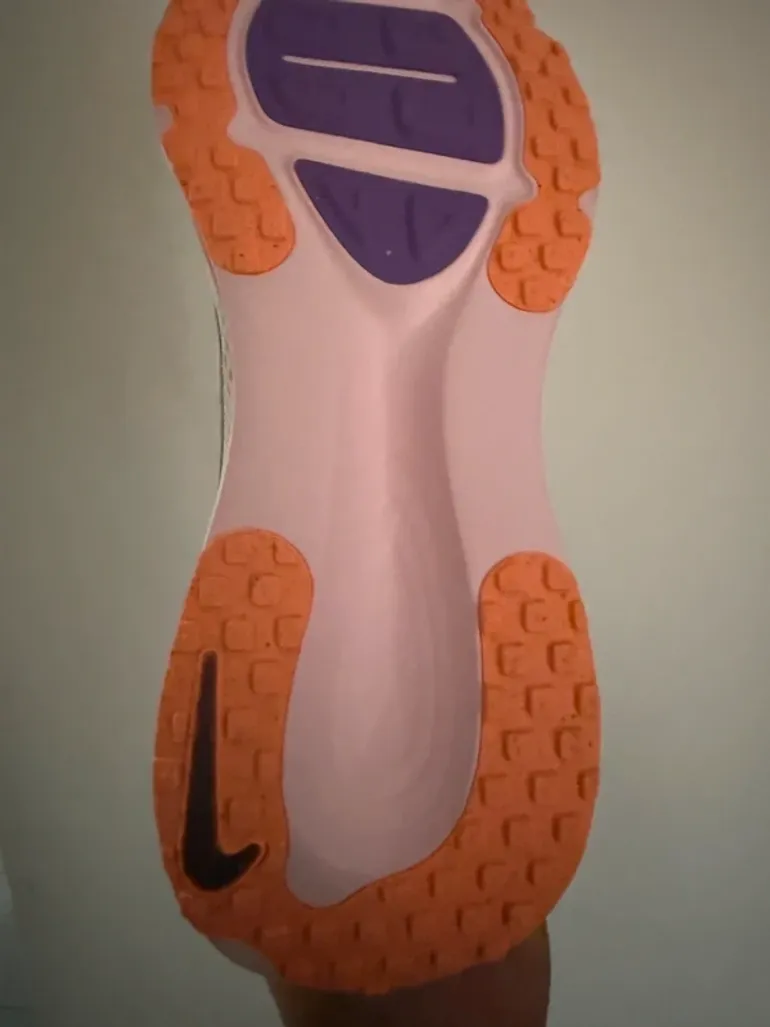 Tweedehands Nike Vomero 18 bike — afbeelding 3 van 7