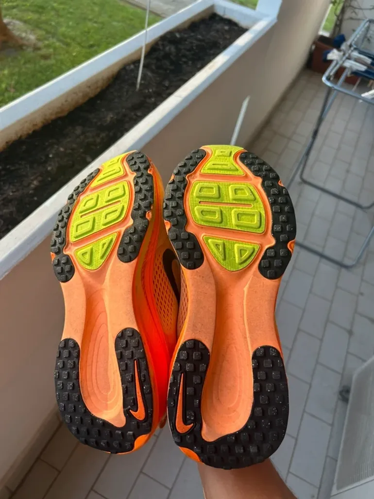 Used Nike ZoomX Vomero 18 bike — image 9 of 9