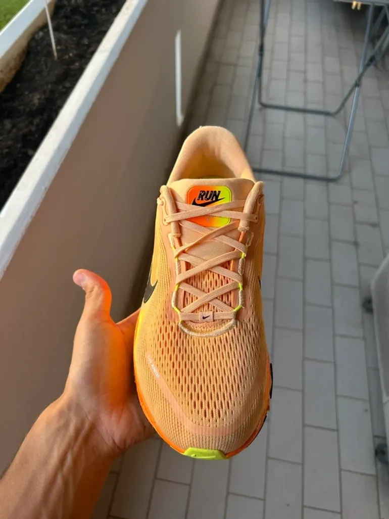Used Nike ZoomX Vomero 18 bike — image 6 of 9