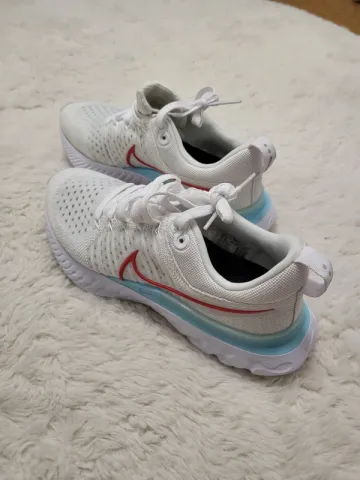 Używany White React Infinity Run Flyknit 2 bike — zdjęcie 1 z 4
