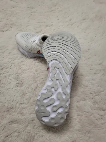 Używany White React Infinity Run Flyknit 2 bike — zdjęcie 3 z 4