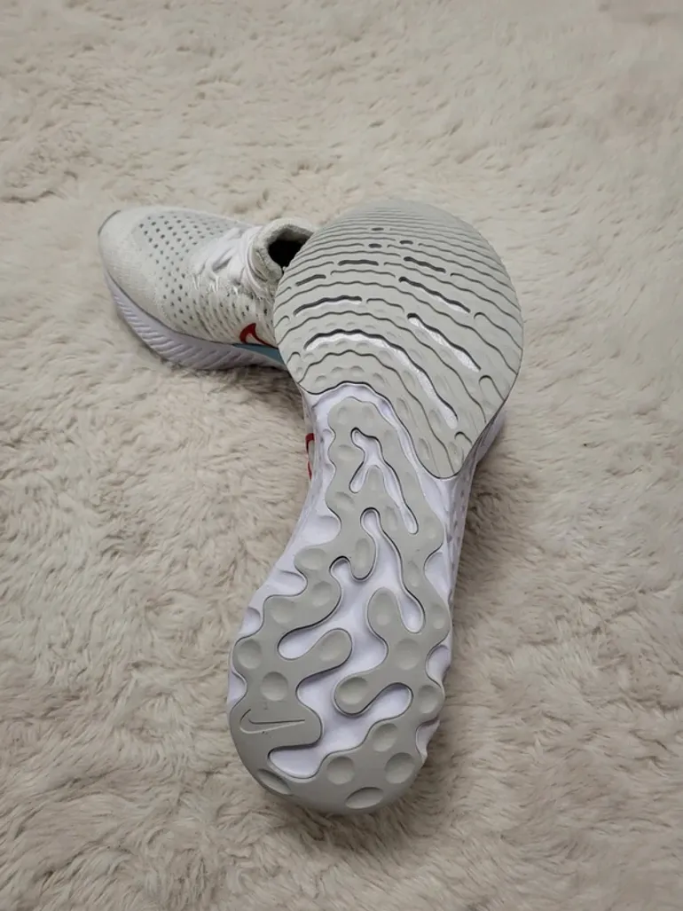 Używany White React Infinity Run Flyknit 2 bike — zdjęcie 3 z 4