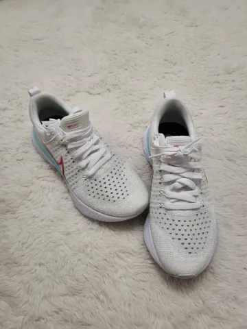 Używany White React Infinity Run Flyknit 2 bike — zdjęcie 4 z 4
