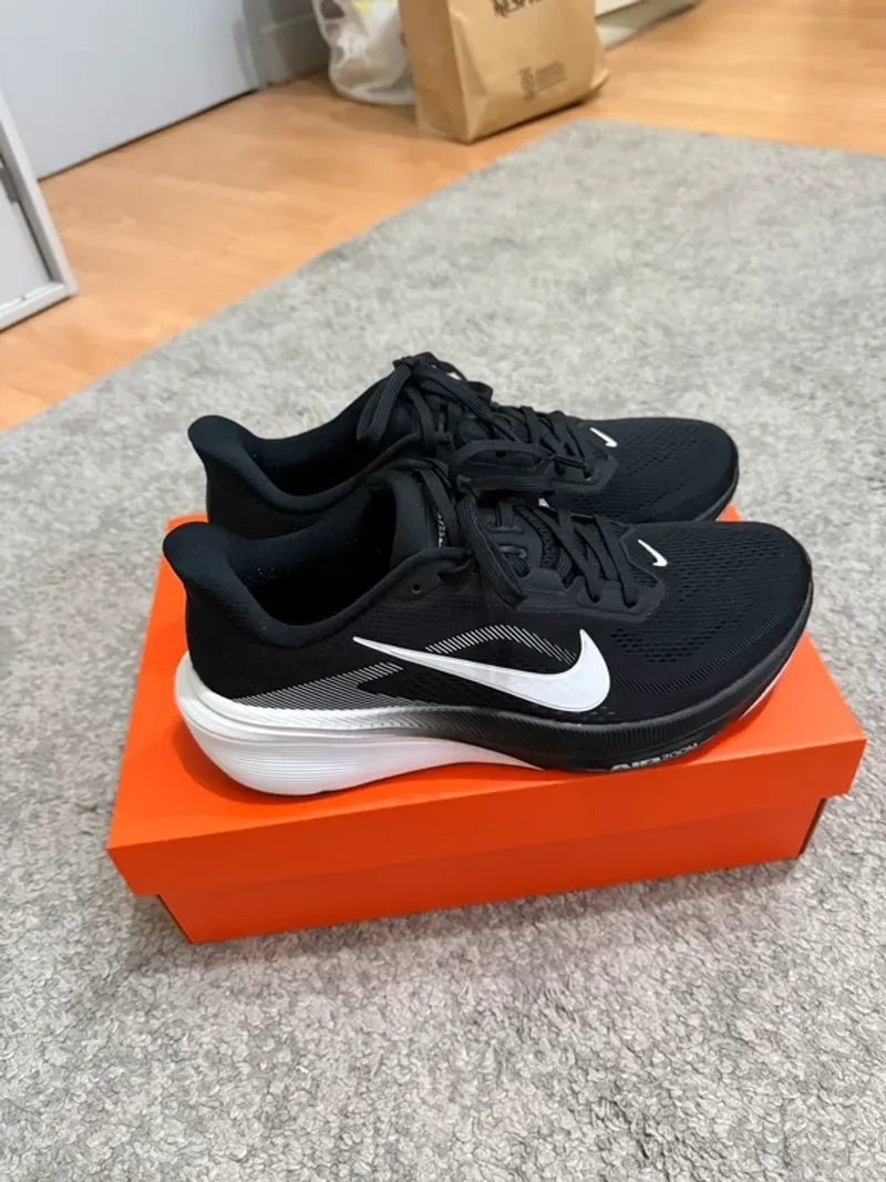 Used Pegasus Air Zoom Running Shoes
