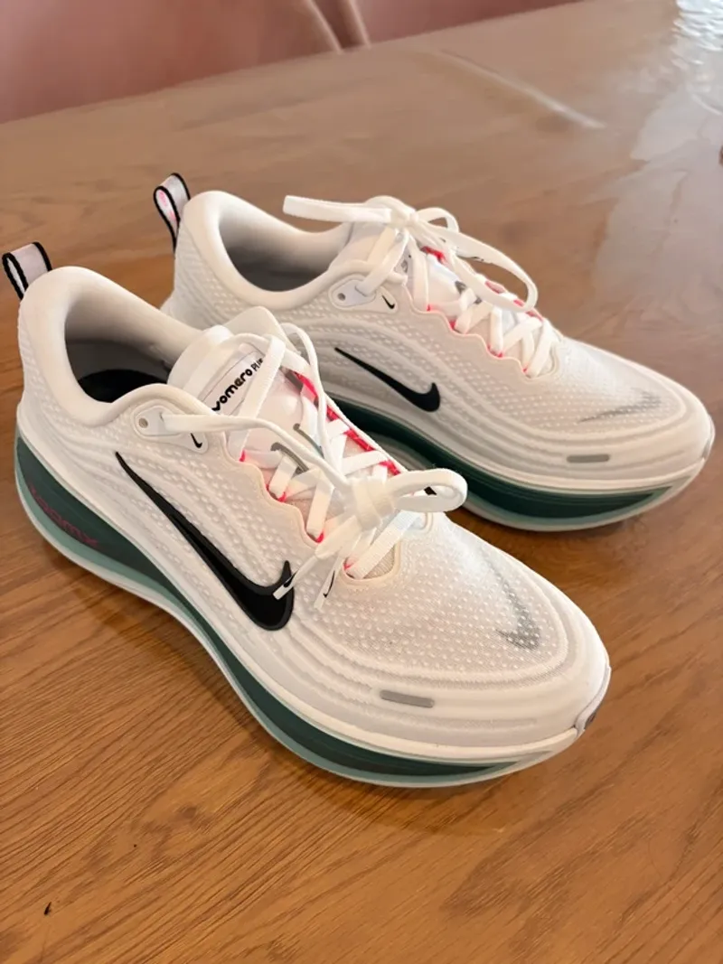 Used Nike Volero Plus Running Shoes